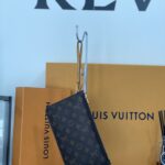 Louis Vuitton Pochette a Mano Monogram