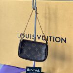 Louis Vuitton Mini pochette Accessoire